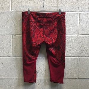 lululemon athletica Pants - Lululemon red & black snakeskin pattern crop sz 10 lululemon athletica Pants - Lululemon red & black snakeskin pattern crop sz 10